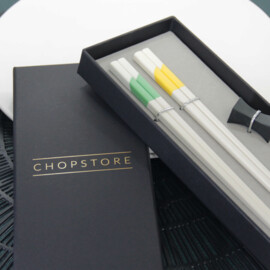 Raimu und Remon Essstäbchen in Geschenkkarton (2 Sätze Essstäbchen + 2 Reste)